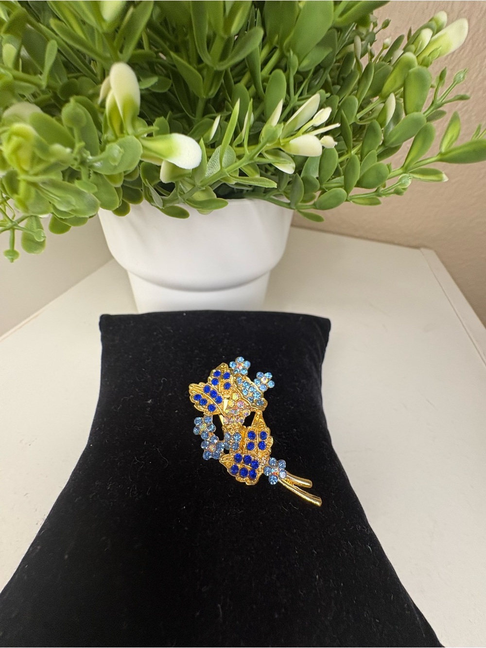 Vintage Gold Tone Blue Rhinestone Floral Bouquet Brooch Pin AB Crystal Accent